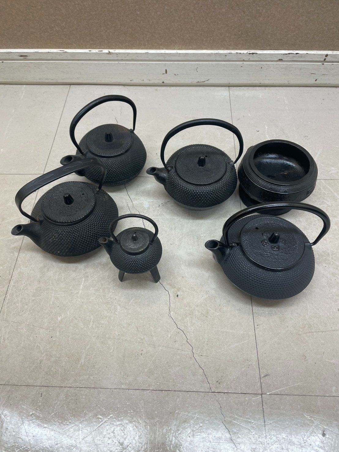 南部鉄器 炭火鉢 火鉢 囲炉裏 鍋 コンロ 五徳 まとめて (R2464anwYM) 南部鉄器 炭火鉢 火鉢 囲炉裏 鍋 コンロ 五徳 まとめて - メルカリ
