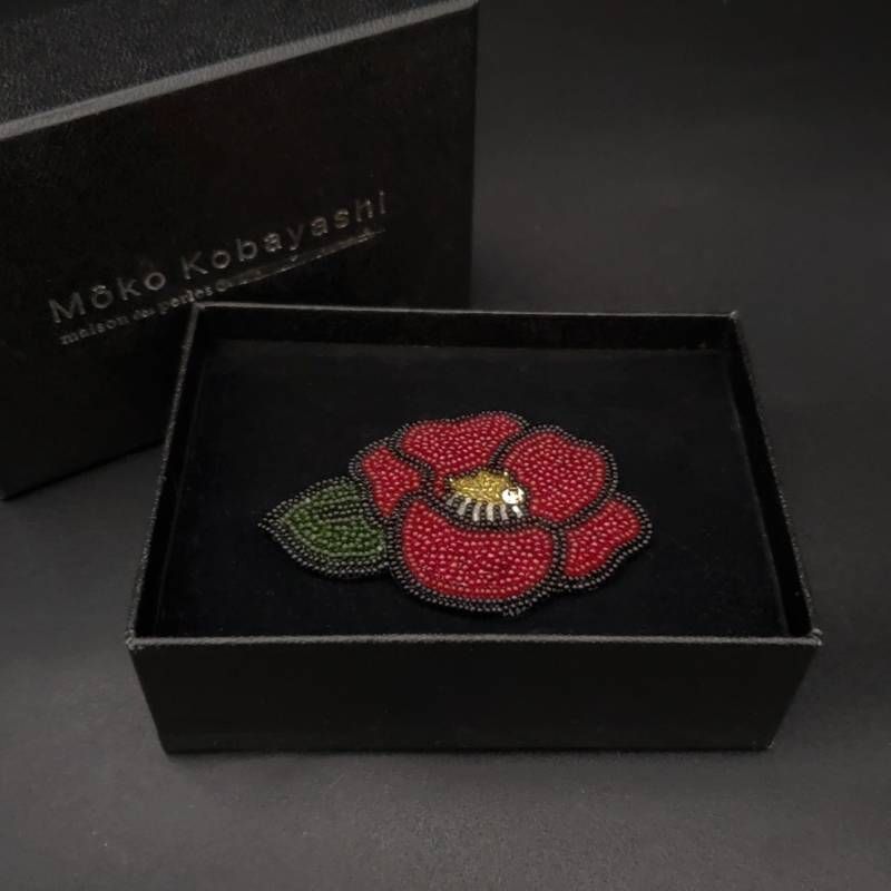 maison des perles メゾンデペルル 小林モーコ ブローチ ビーズ刺繍 椿