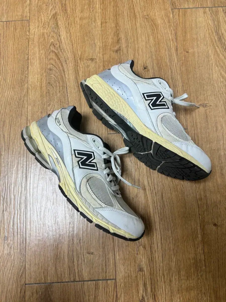 ニュー ンス x ディスイズネバーザット 2002 R 白 285 着心地重視 シワになりにくい