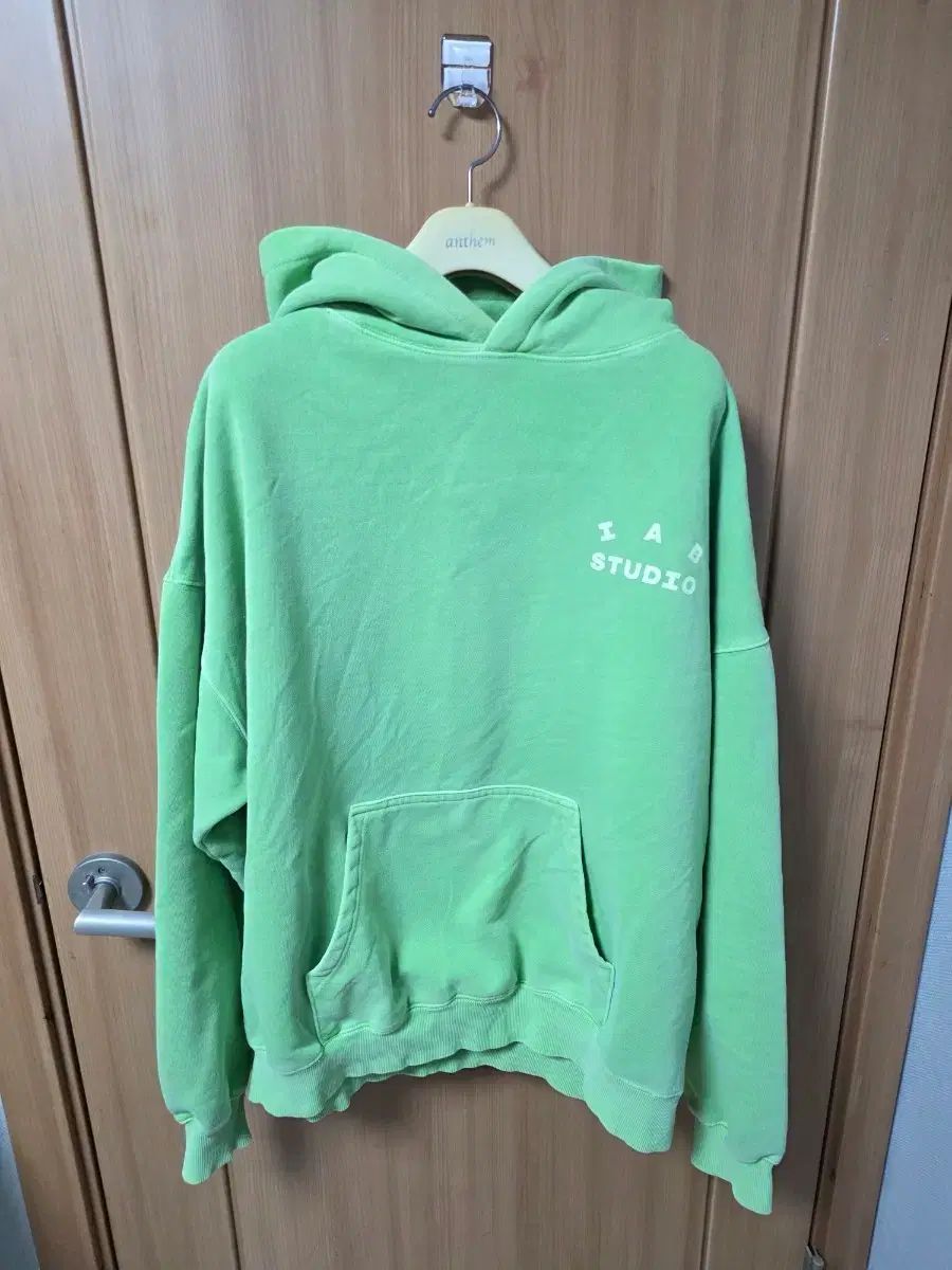 IAB Studio ピグメント フーディー Apple グリーン