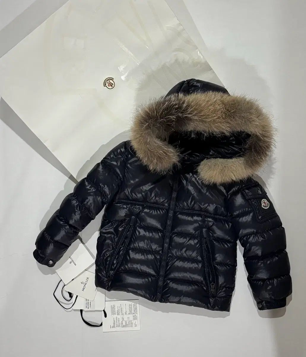 モンクレール キッズ ダウン ニューバイロン 6 光沢 ファー