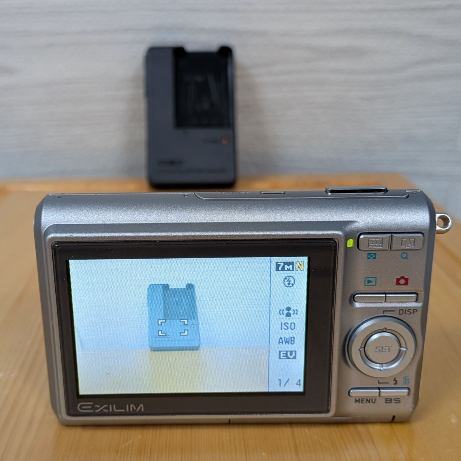 カシオ CASIO エクシリム EXILIM EX-Z75 シルバー デジタルカメラ