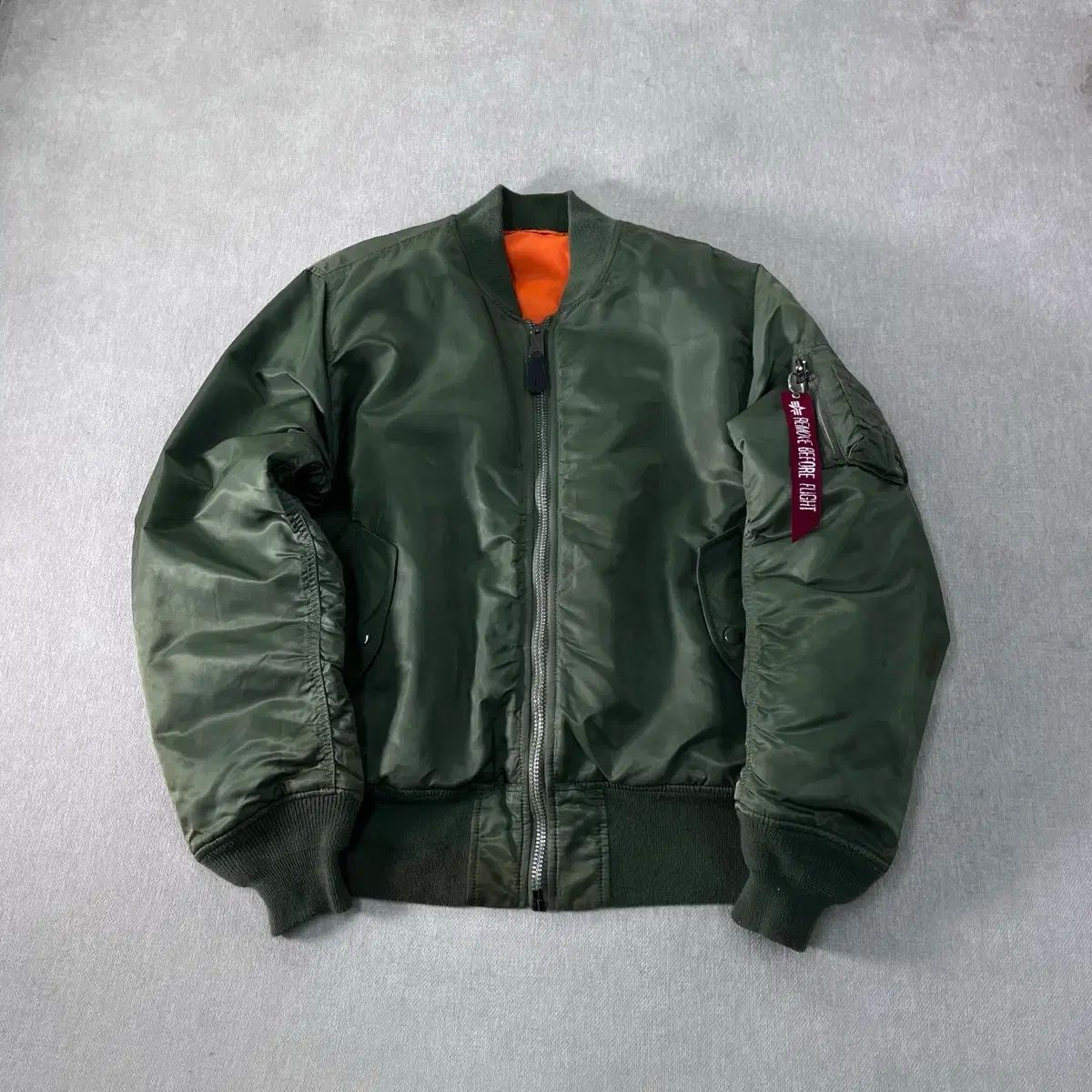 100 アルファ インダストリーズ MA-1 パイロットジャンパー