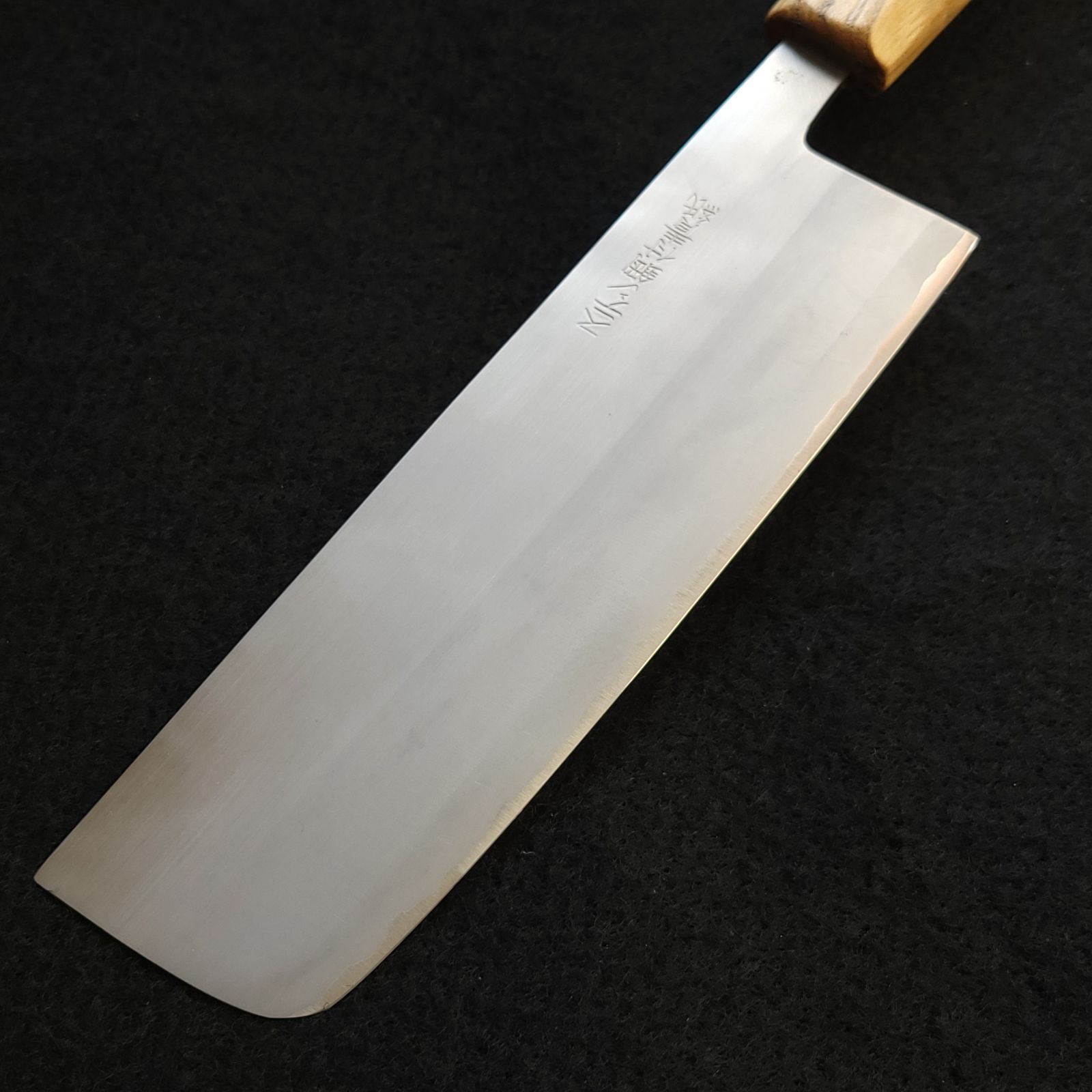 青紙２号クラッド　黒打　菜切型万能包丁160㎜　焼柄　G1635 青紙2号クラッド 黒打 菜切型万能包丁160㎜ 焼柄 G1635 包丁・ナイフ