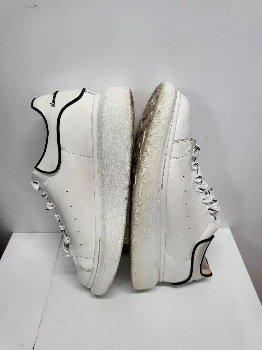 McQueen オーバーサイズロートップスニーカー