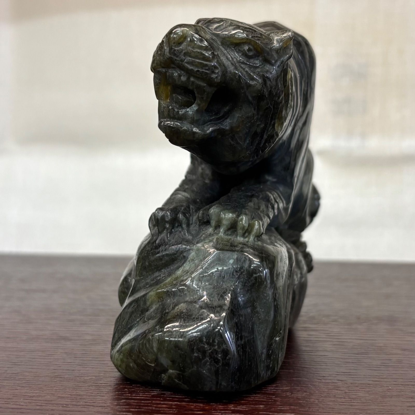  虎 ラブラドライト 置物 オブジェ 天然石 パワーストーン カービング 彫刻 彫物 動物 魔除け 厄除け 厄払い 守護 浄化 観葉植物 置物 インテリア小物