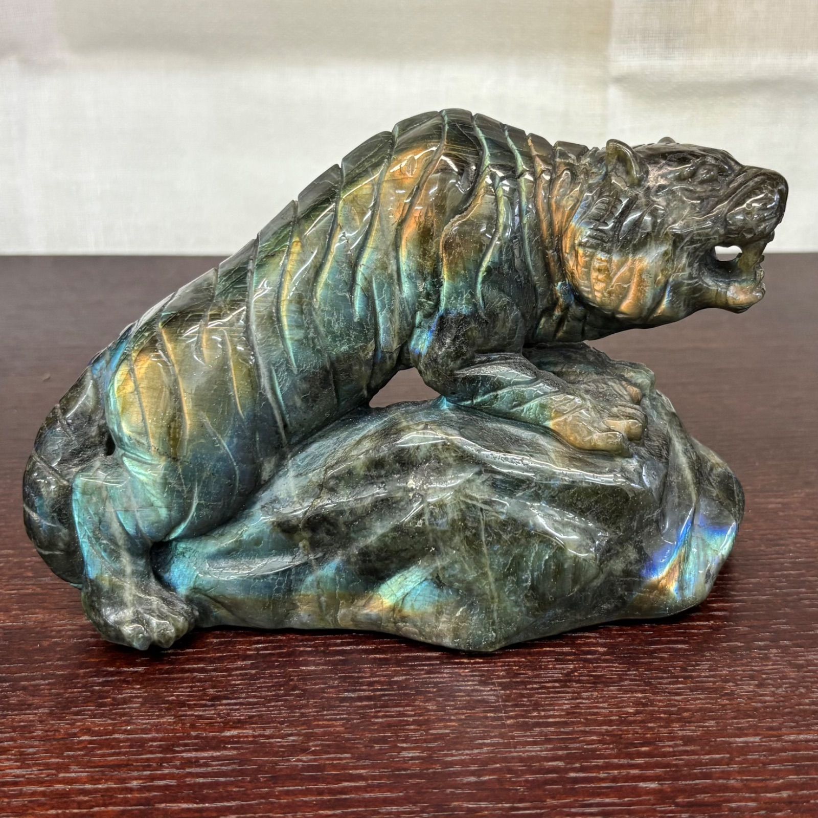 虎 ラブラドライト 置物 オブジェ 天然石 パワーストーン カービング