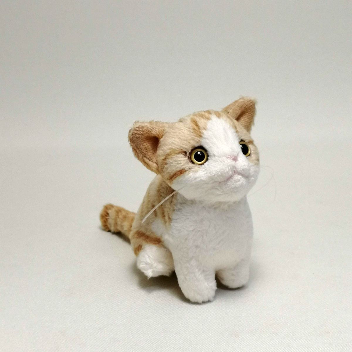 小さな茶トラ白猫ぬいぐるみ ちびにゃ茶トラ白 ゴールドアイ ハンドメイド