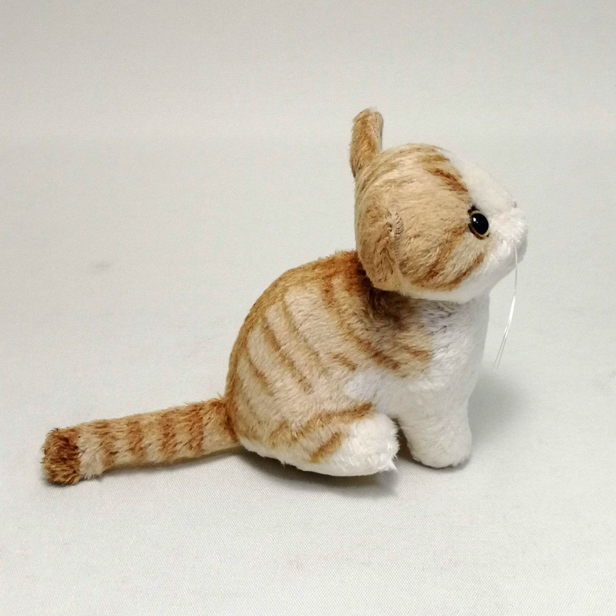  小さな茶トラ白猫ぬいぐるみ ちびにゃ茶トラ白 ゴールドアイ ハンドメイド ぬいぐるみ ぬいぐるみ 人形 置物