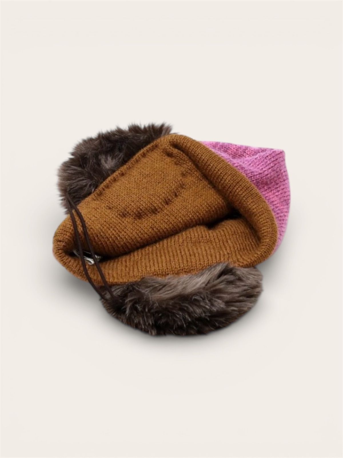 イヤマフ付きニット帽 ばら色の帽子