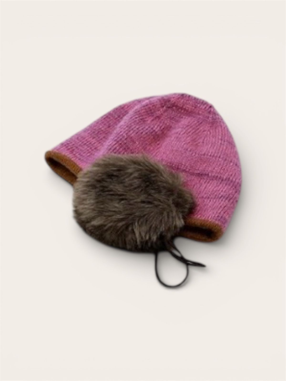 イヤマフ付きニット帽 ばら色の帽子