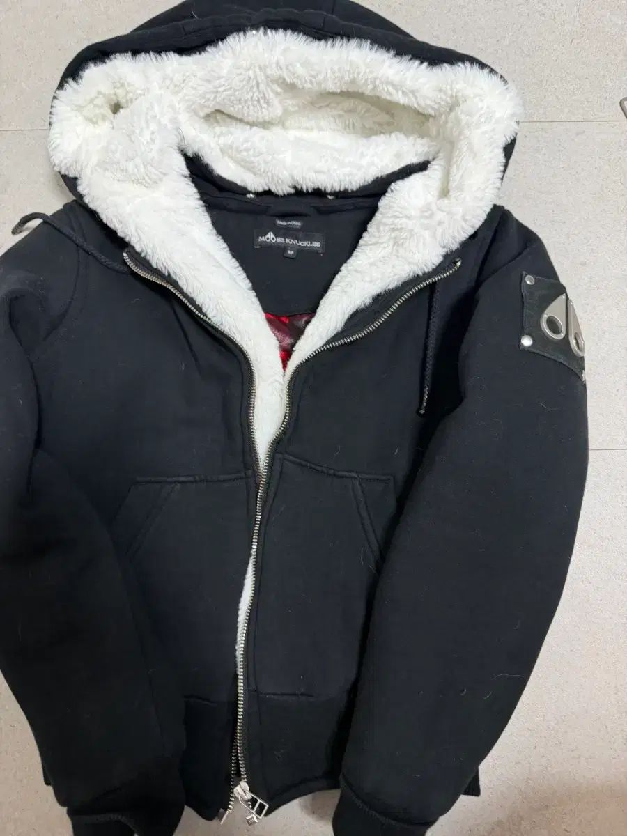 ムースナックルズ フードジップアップ ブラック