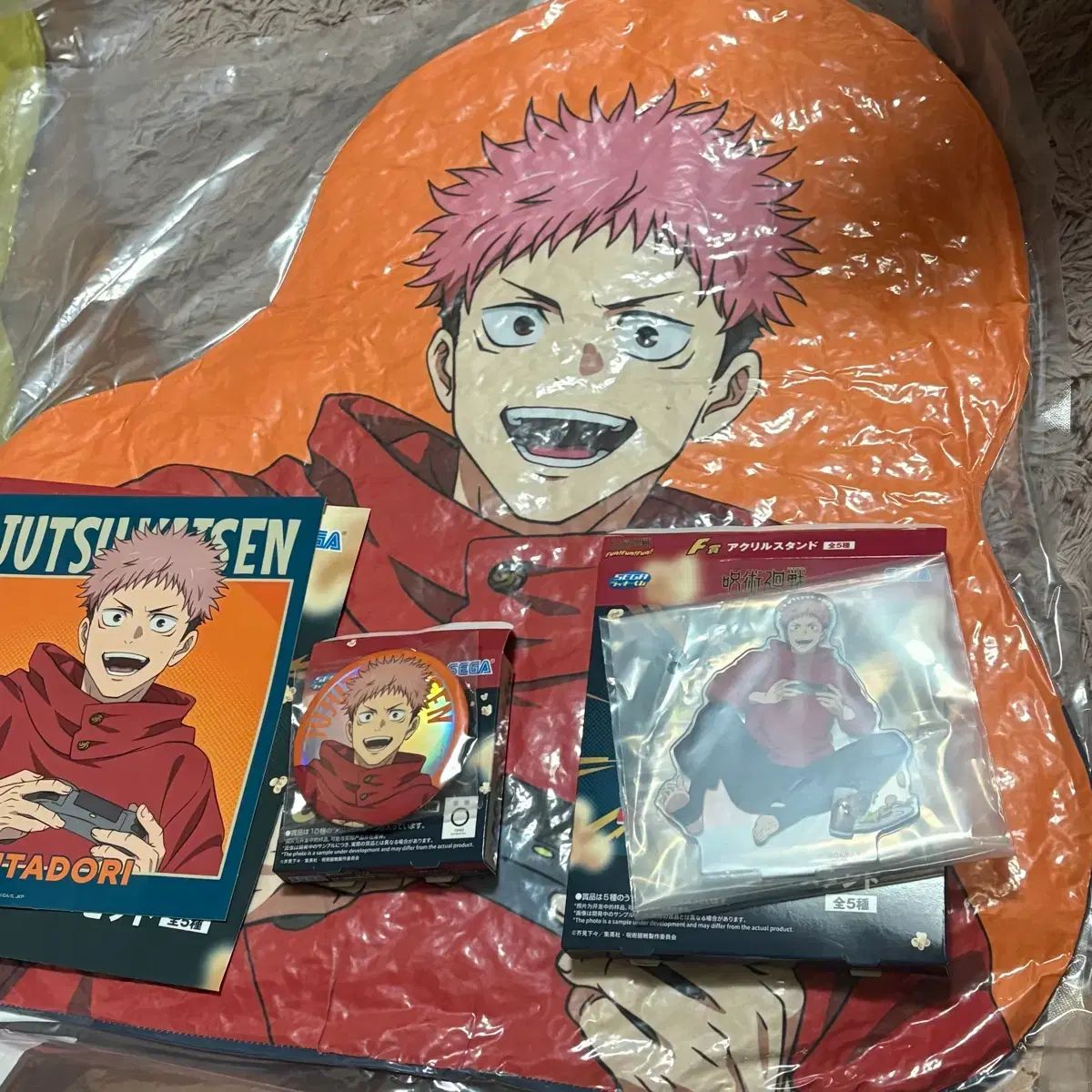 まとめ売り 呪術廻戦 SEGA セガ COOGI クージー 虎杖 悠仁 ステッカー アクリル 缶バッジ クッション セット