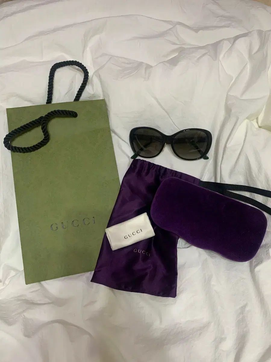  グッチ サングラス 保証書 お買い物バッグ ボックス 含む サングラス 小物