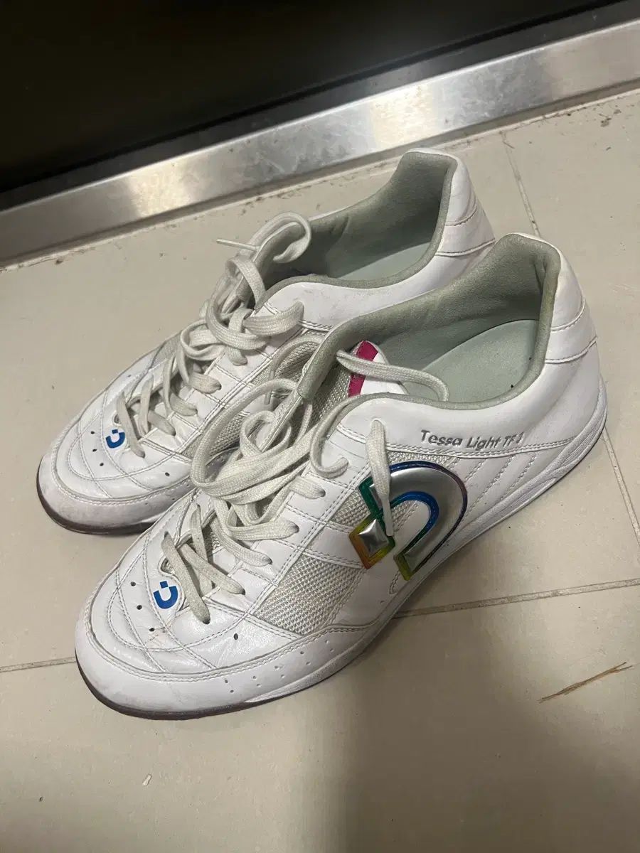 デスポルチ テッサライ? 275 サッカーシューズ