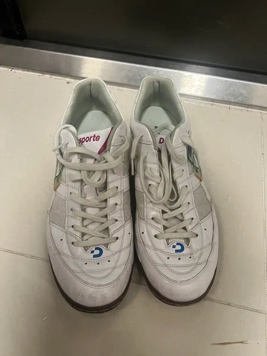 デスポルチ テッサライ? 275 サッカーシューズ