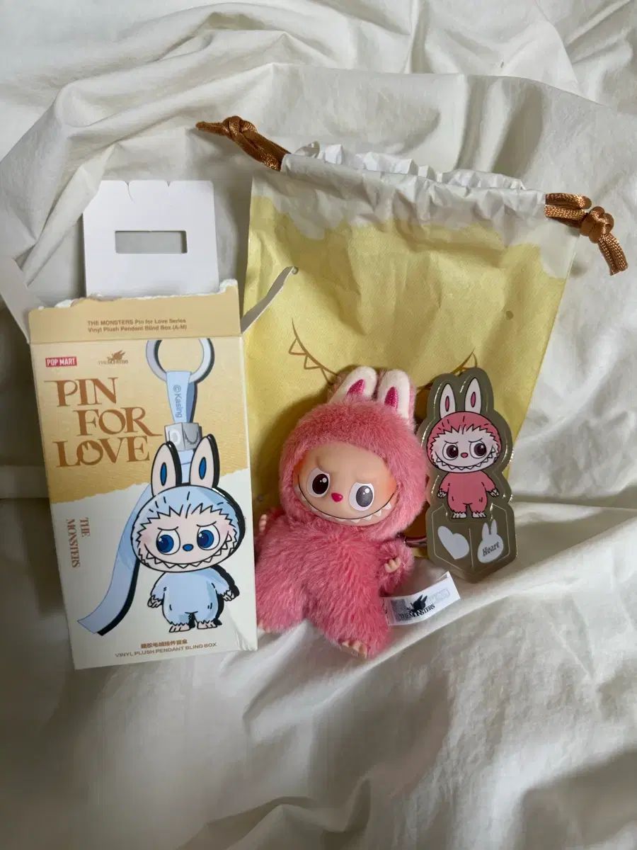 POP MART ラブブ シークレット 内なる秘密のパスワード キーホルダー ピンク