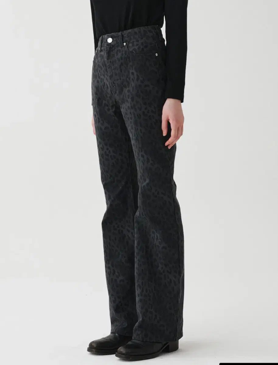 レオパード ブーツカット