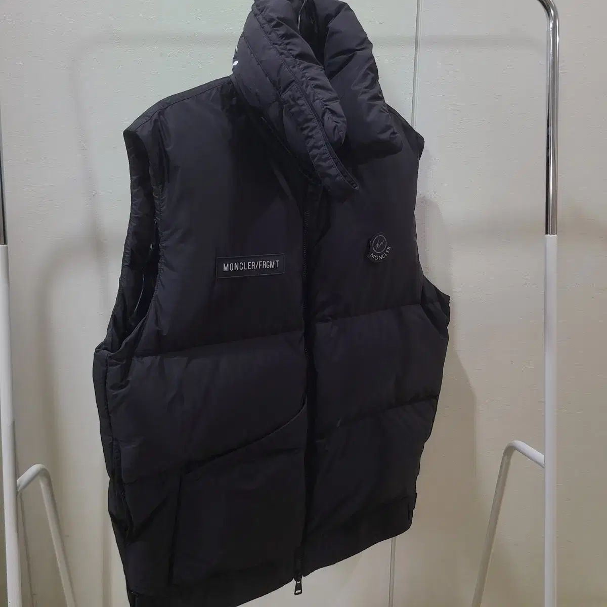 唯一実物 ほぼ モンクレール フラグメント デザイン ベスト ダウン