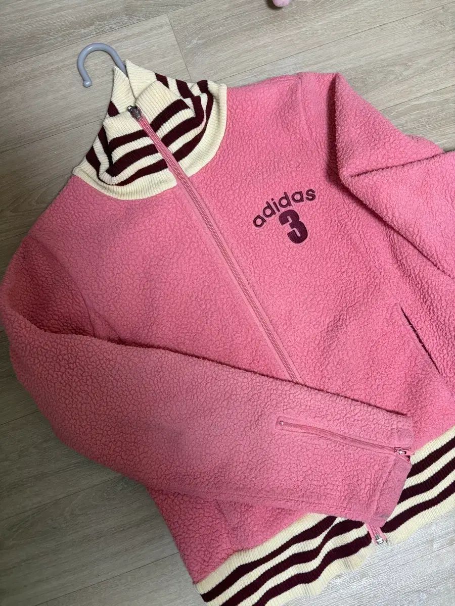 アディダス ピンク フリース ジャージ - メルカリ