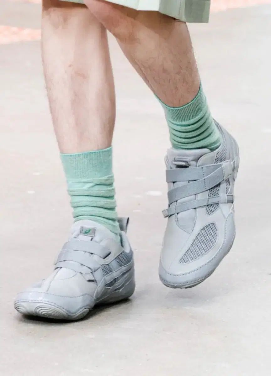 イッセイミヤケ アシックス ハイパーテーピング