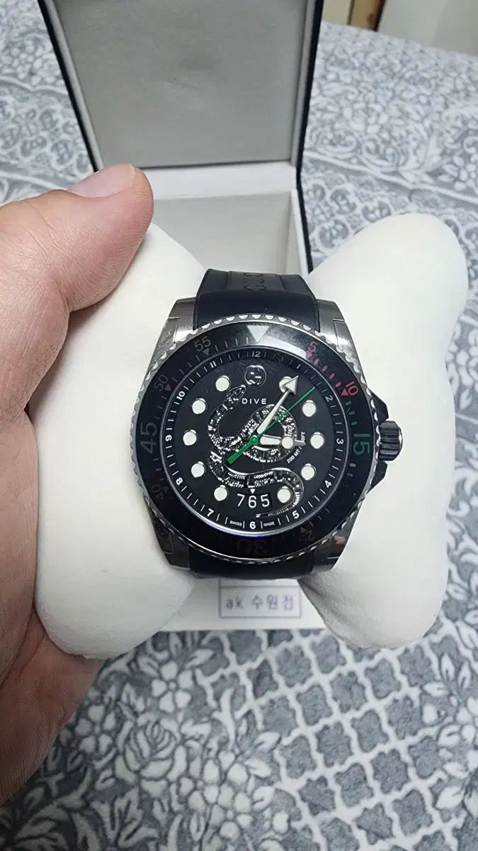 <プレゼント ドリーム> グッチ キングスネーク DIVE ラバー バンド ウォッチ