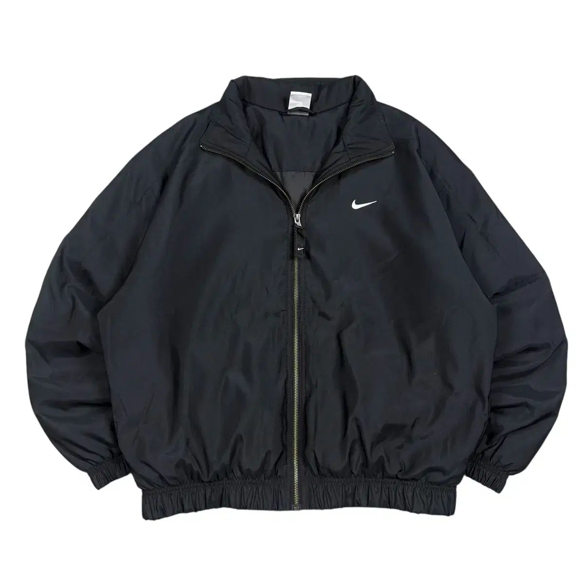 ナイキ NRG ブラックカラー ソロ スウッシュ サテン ブルゾン ジャケット