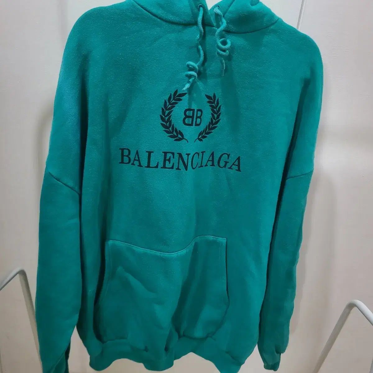 L ハングルタグ バレンシアガ 月桂樹ロゴ BBロゴ フーディ