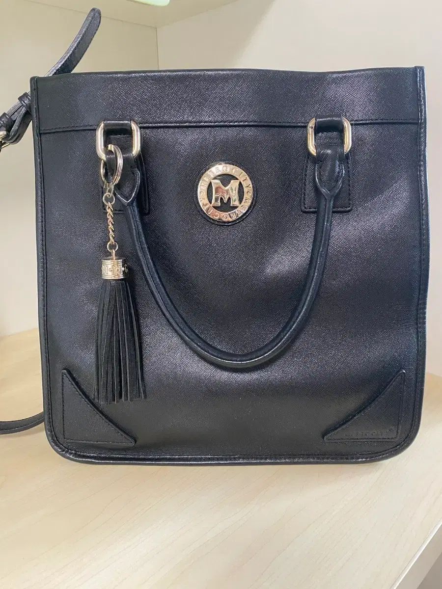 METROCITY ブラック トートバッグ ショルダーバッグ タッセル 装飾