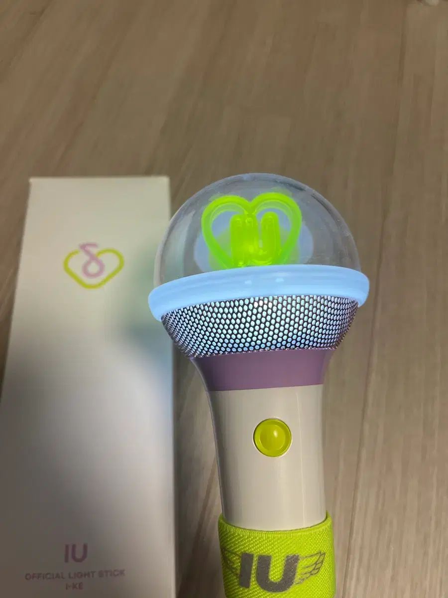 IU ペンライト アイク I KE ライト スティック 袖ストライプ まとめ