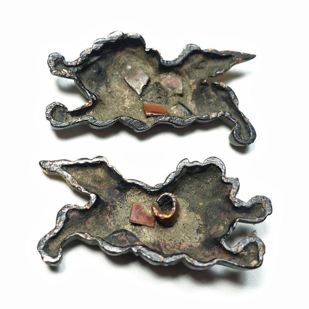 ☆時代本歌 赤銅地容彫唐獅子図目貫 無銘 高肉彫 毛彫 金色絵 細密金工