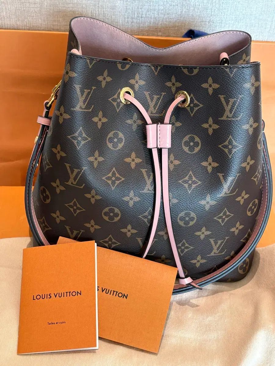 Louis Vuitton NEO noe MM ピンク