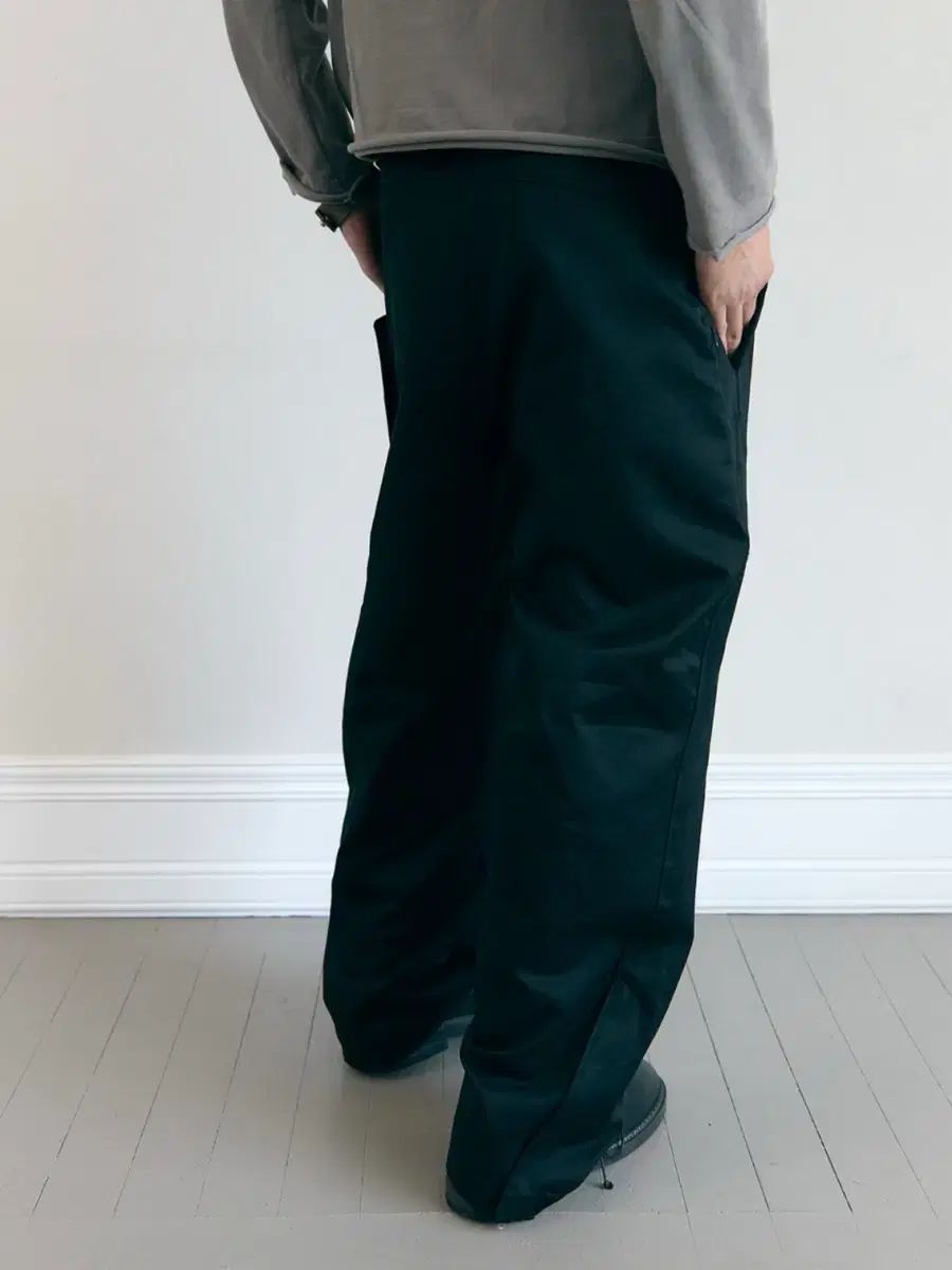 LLUD 25 fw ジッパースラックス