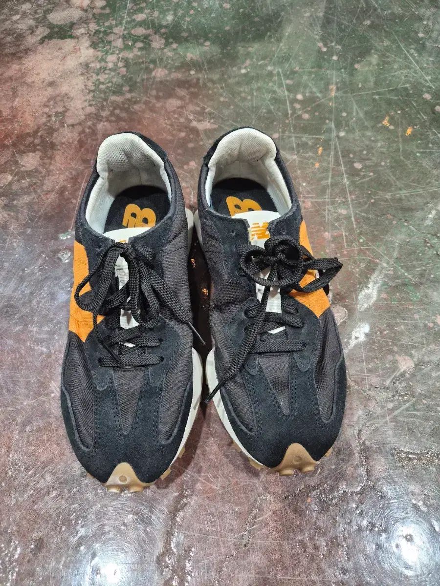 ニュー ンス 327 ブラック オレンジ スニーカー