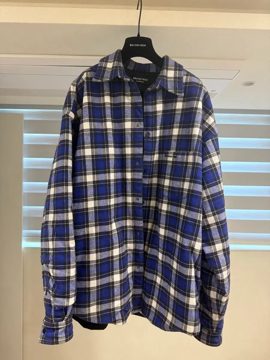 バレンシアガ パデッド シャツ