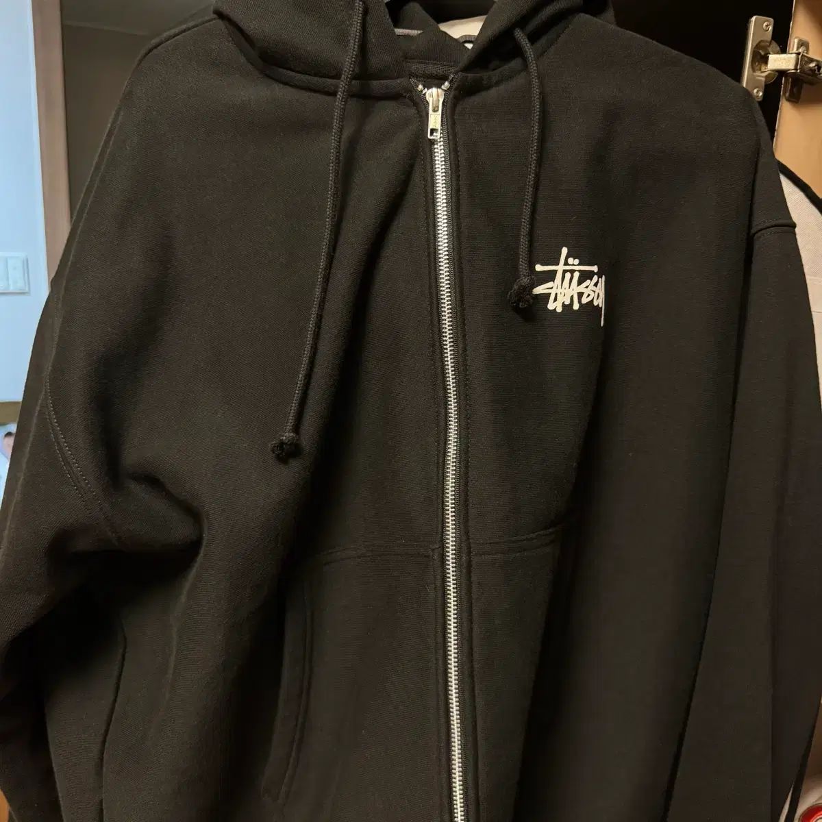 STUSSY ブラック フード ジップアップ