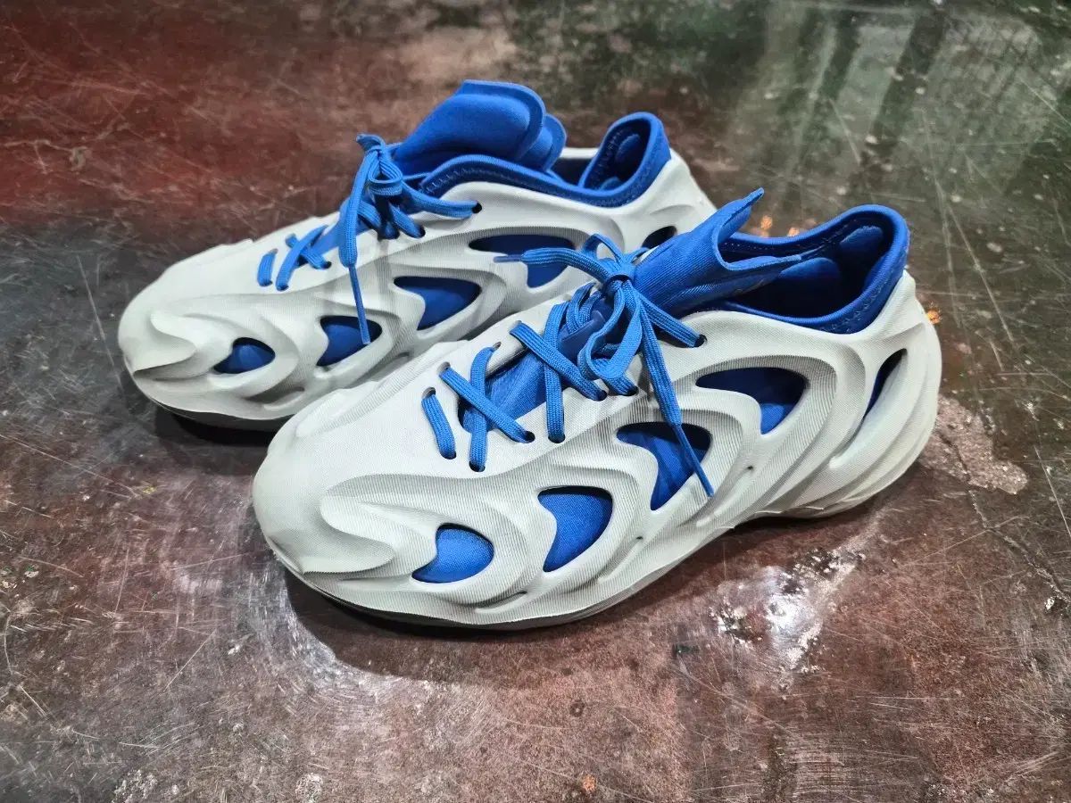 アディダス アディフォーム Q グレーブルー 250 mm