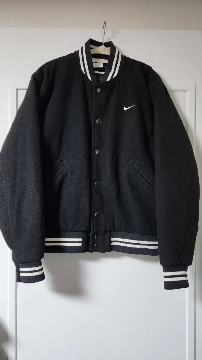 ナイキ ブラック スター ジャケット