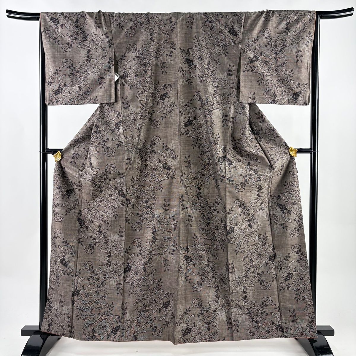 紬 身丈162.5 cm 裄丈67 M 袷 草花 焦茶色 正絹 秀品