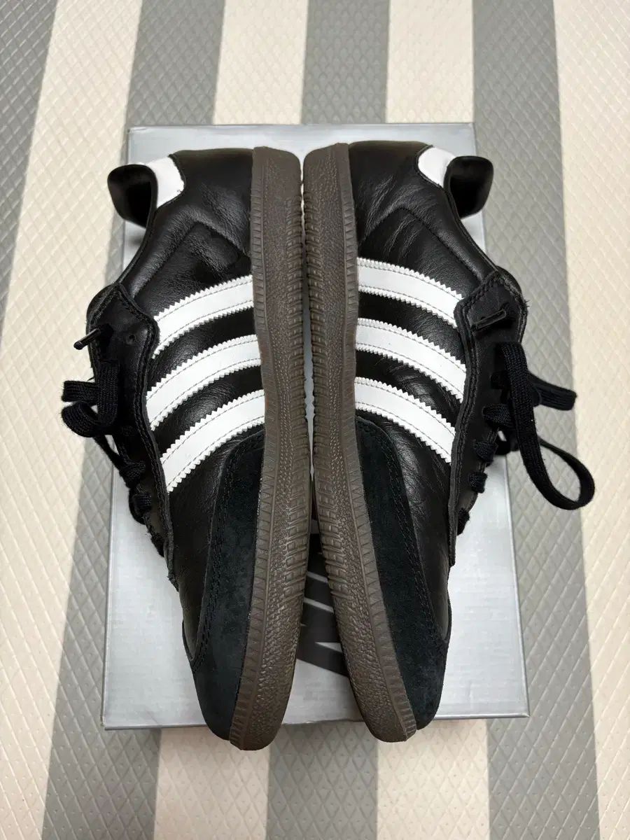 アディダス サンバ ブラック 260