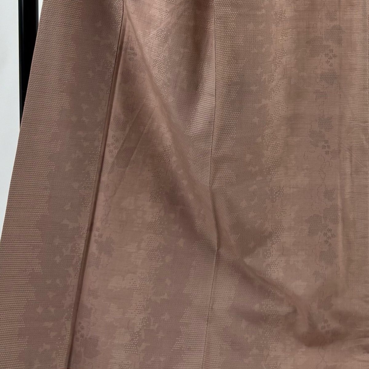 紬 身丈170 cm 裄丈67.5 L 袷 葡萄 シルエット ピンクベージュ 正絹 秀品