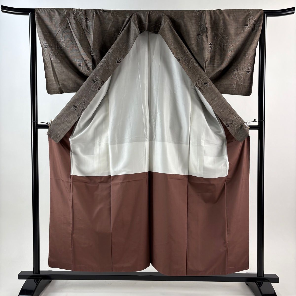  紬 身丈156.5 cm 裄丈64 M 袷 建物 樹木 焦茶色 正絹 秀品 紬 着物