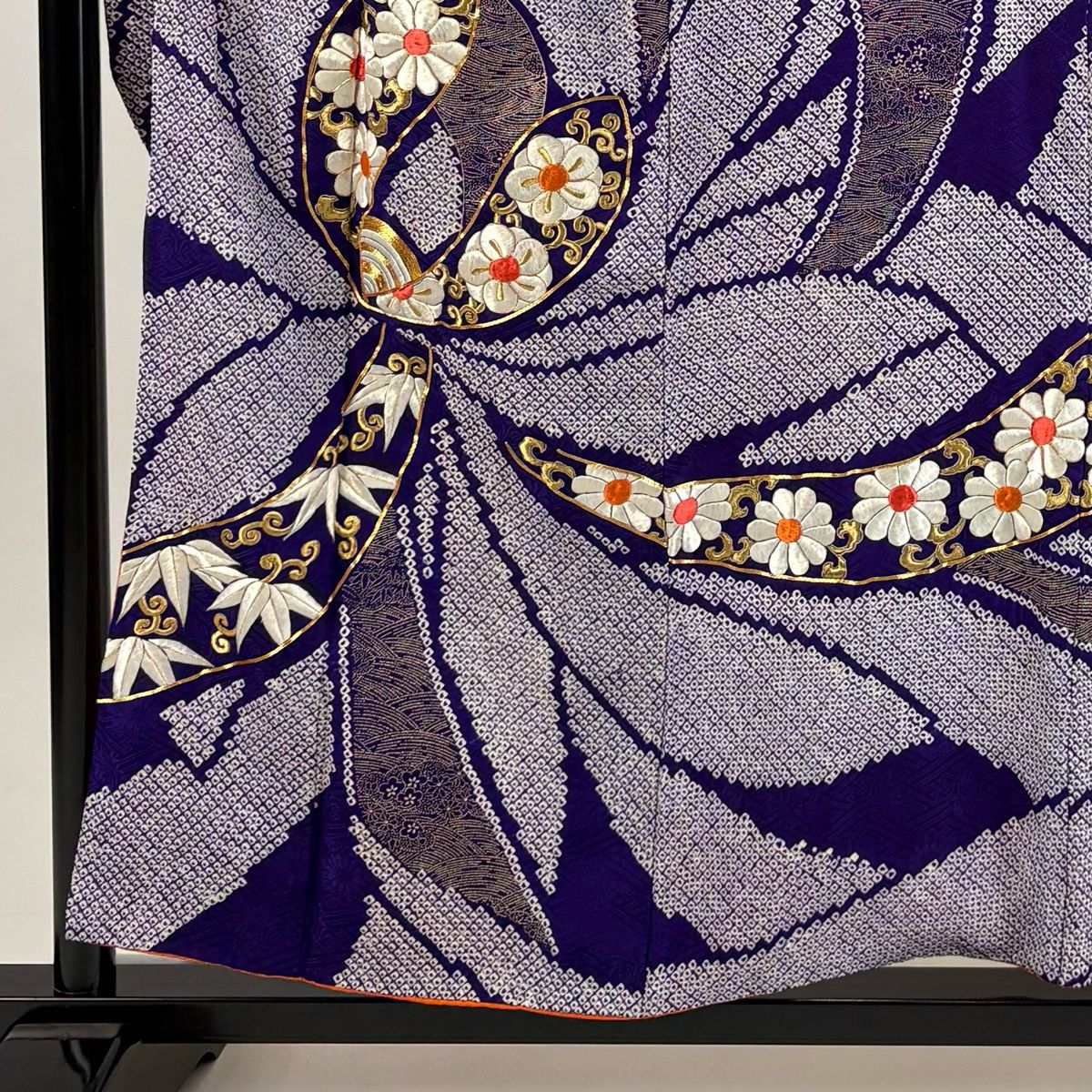 振袖 身丈156 cm 裄丈65.5 M 袷 花 菊 刺繍 絞り 紫 正絹 秀品