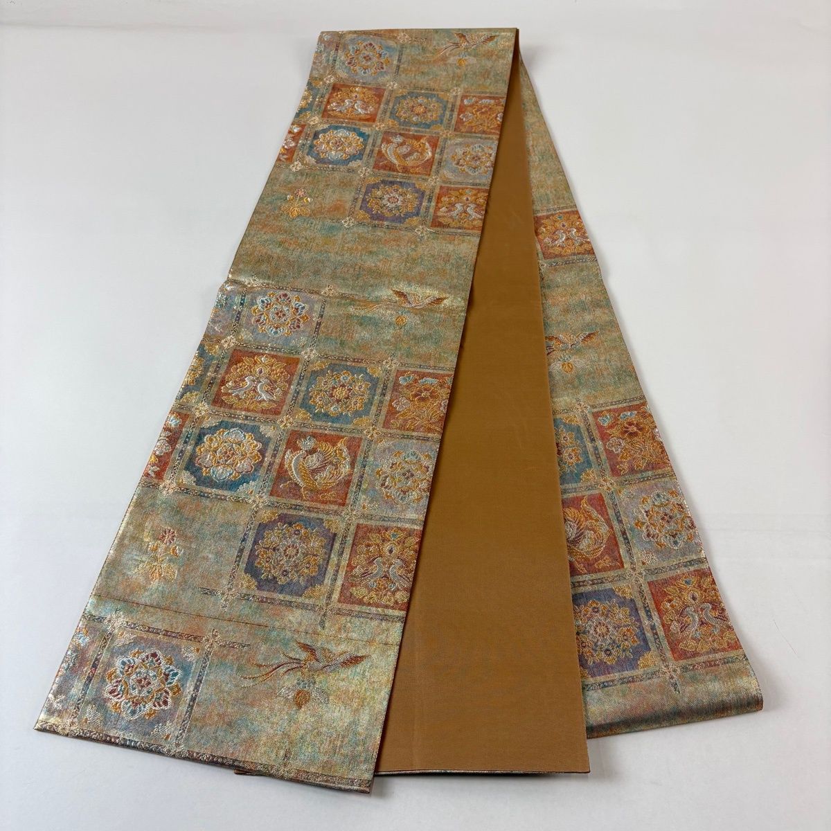 袋帯 秀品 格天井 華文 金糸 箔 金色 六通 正絹 センタープレス マキシ丈