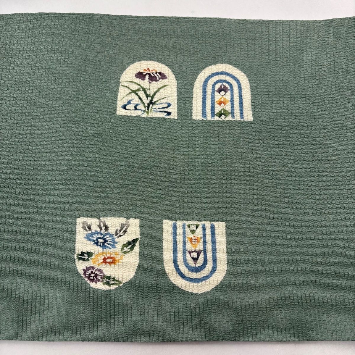 開き名古屋帯 秀品 夏帯 絽 草花 幾何学模様 薄緑 正絹 【中古