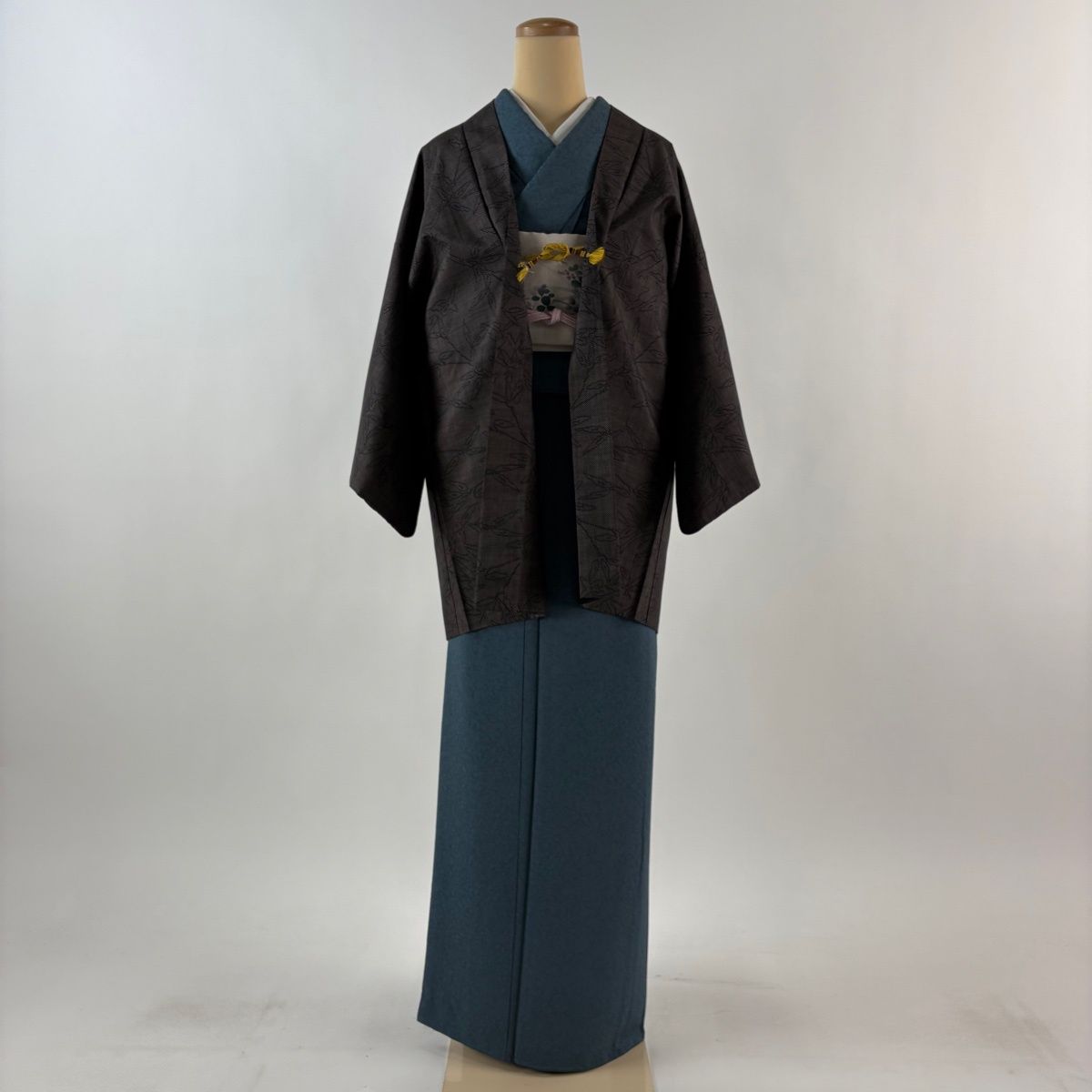 羽織 身丈81.5 cm 裄丈63 S 大島紬地 笹 焦茶色 正絹 秀品