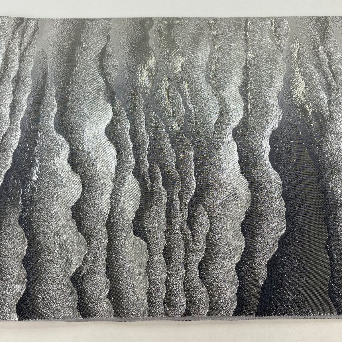  袋帯 横山大観 落款 プラチナ箔 朝陽霊峰 瑞雲 箔 銀糸 銀色 六通 正絹 袋帯 帯