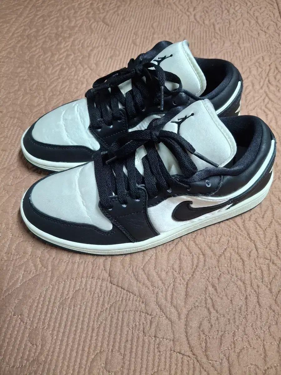 240 NIKE ジョーダン 1 ロー レディース スニーカー 1209