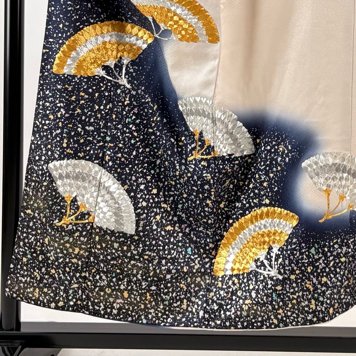 付下げ 身丈155.5 cm 裄丈62 S 袷 藤林徳扇 落款 葉柄 地紋 金銀糸 金銀彩 薄ピンク 正絹 一つ紋