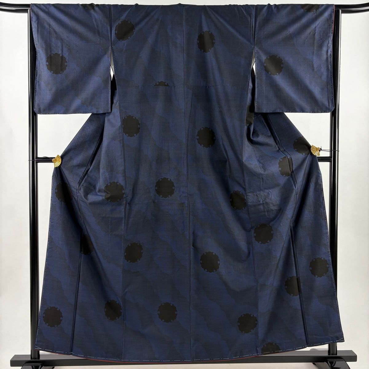 美品】 大島紬 身丈158.5cm 裄丈65cm M 袷 証紙 雪輪 霞 紺色 正絹 秀